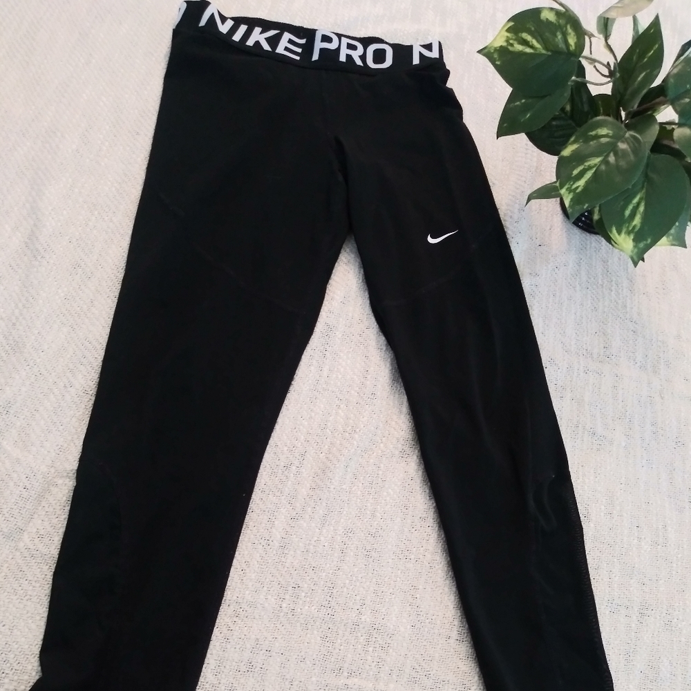 Nike high waisted leggings mesh side panels MEDIUM